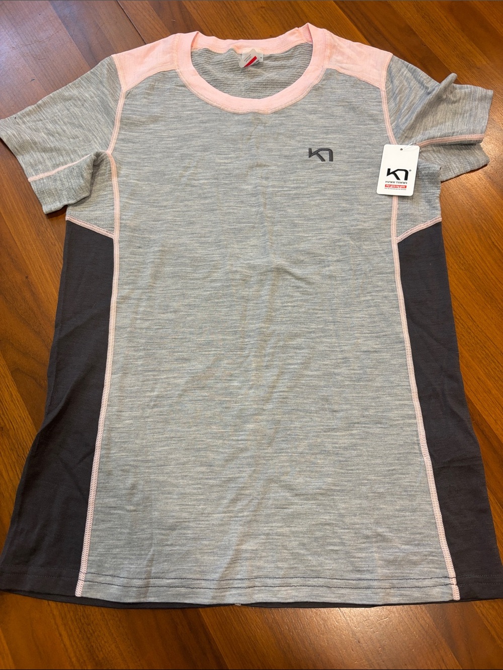 Kari Traa 100% wool Heather Gray Tee with Pink Trim and Charcoal Panels, new